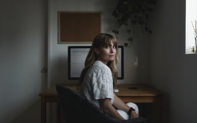 Skąd się bierze niska samoocena? – 4 przykładowe przyczyny